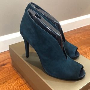 levity size 9.5 teal suede peep toe bootie
